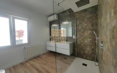 A beautiful, renovated villa with panoramic sea views.
